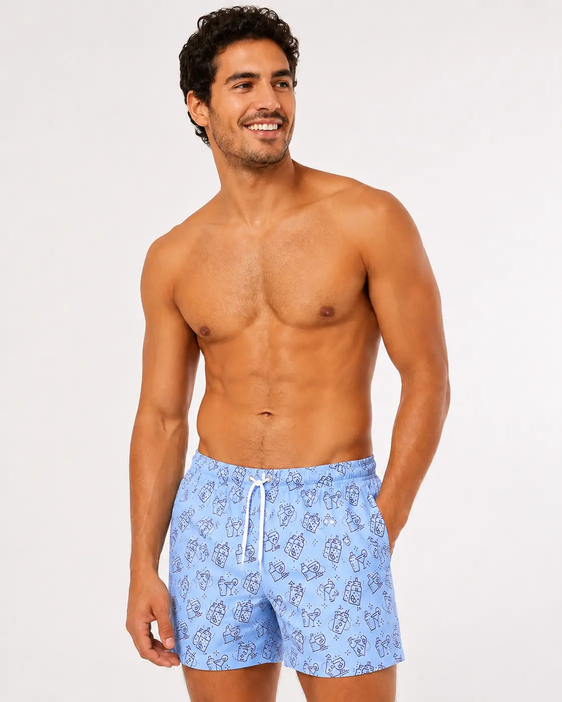 Modelo con pantaloneta de hombre Jackman estampado Cócteles azul, diseño de tragos, secado rápido y filtro UV